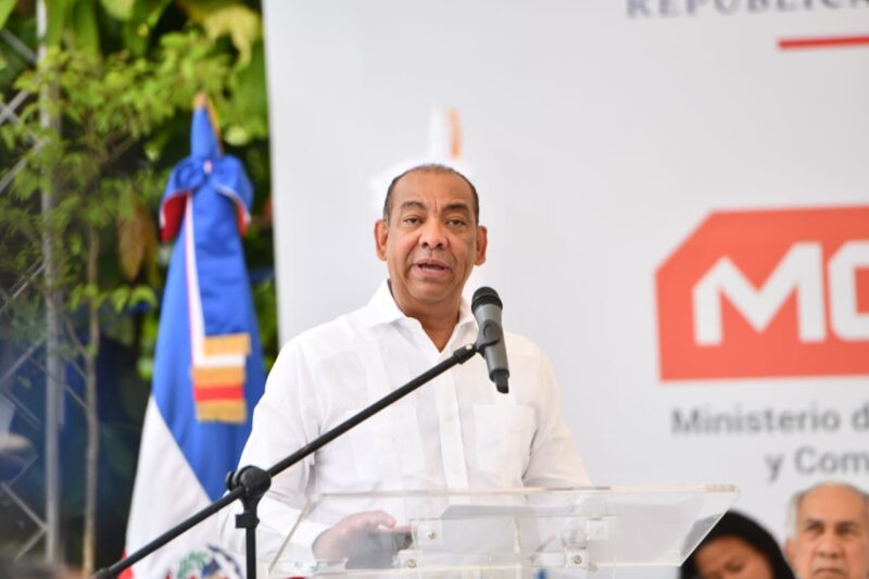 Presidente Abinader y ministro Deligne Ascención inauguran carretera en Altamira y un puente en Las Canas en Puerto Plata