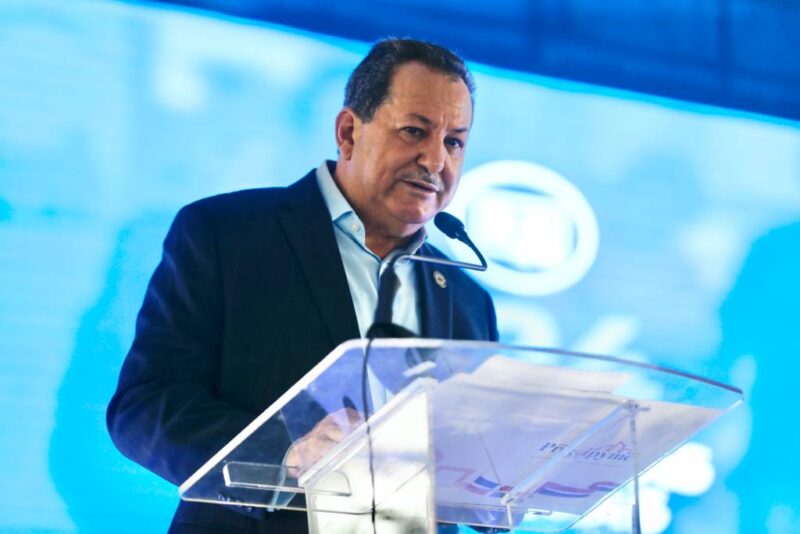 Gobierno entrega RD$173.5 millones de pesos en préstamos a micro y pequeños empresarios de Santo Domingo Norte.