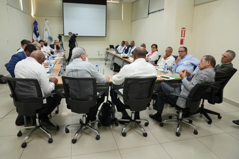 Comisión busca dotar todas las calles   del país de alumbrado eléctrico