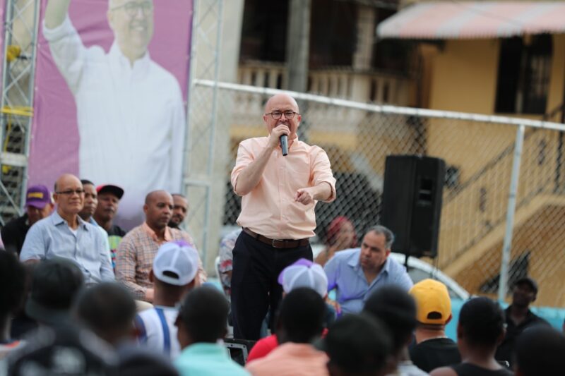 Francisco Domínguez Brito: “Se desmoronan los servicios públicos”.