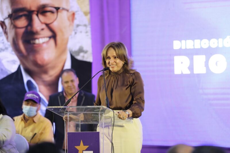 Margarita Pimentel destaca el auge en las simpatías de las aspiraciones de Francisco Domínguez Brito.