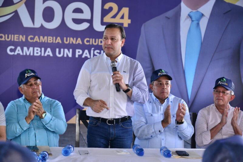 Abel Martínez sostiene encuentro con agropecuarios y plantea soluciones para mejorar productividad