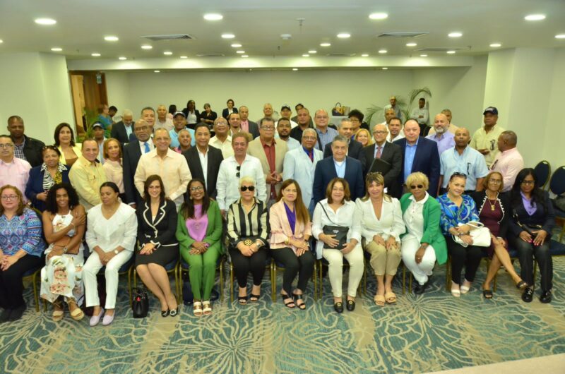 Dominicanos residentes en exterior llegan al país para votar el 16 de octubre en apoyo a Abel Martínez