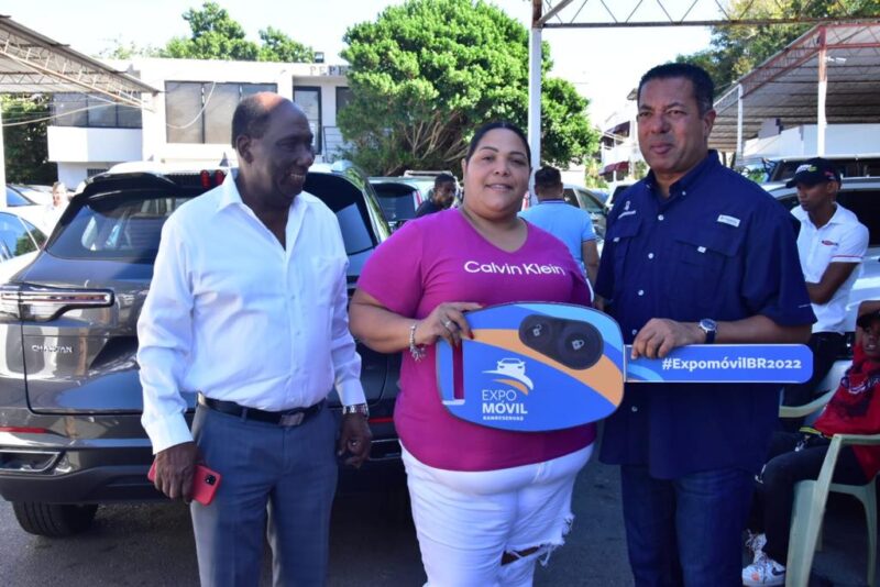 Expomóvil Banreservas registra cifras récords  en su segundo día de operaciones