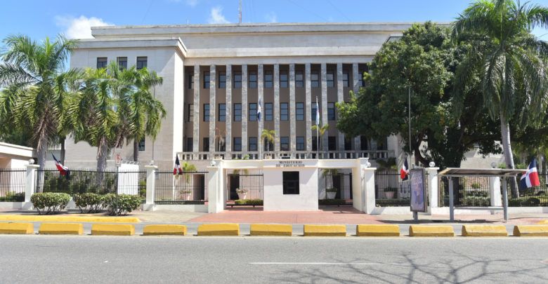 Ministro de Educación instruye utilizar materiales digitales usados en la pandemia