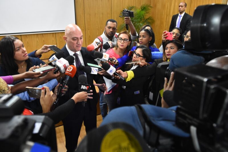 Ministro de Economía asegura que el Gobierno está comprometido con el desarrollo de los territorios más pobres 