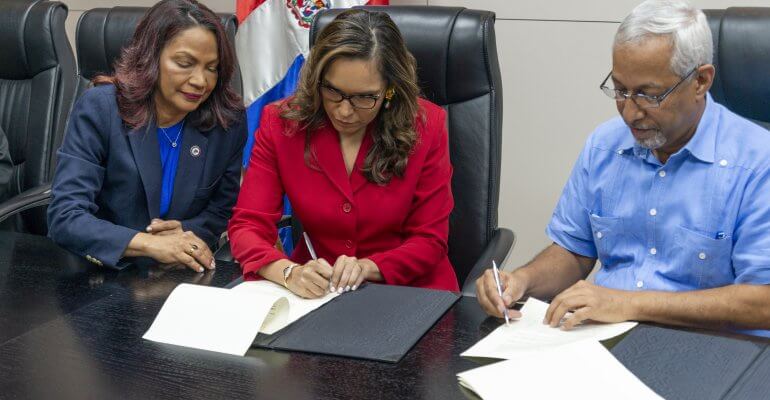 EL MINERD Y LA FUNDACIÓN FRANCINA ACUERDAN FORTALECER LA EDUCACIÓN INCLUSIVA EN FAVOR DE LAS PERSONAS CON DISCAPACIDAD VISUAL