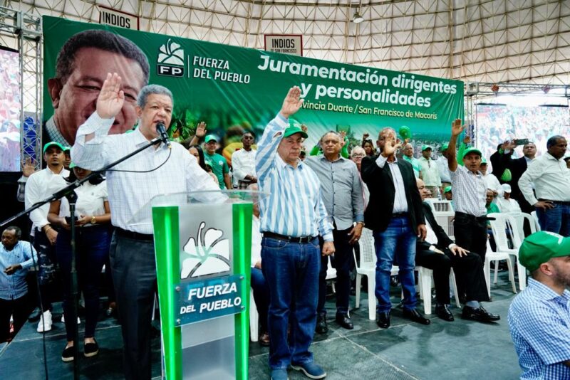Expresidente del PLD en SFM y el ex alcalde de Cenoví se juramentan en la Fuerza del Pueblo