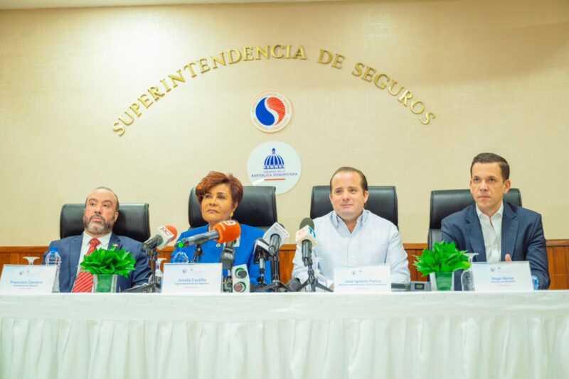 Gobierno anuncia ayuda de hasta RD$100 mil a propietarios vehículos afectados por inundaciones