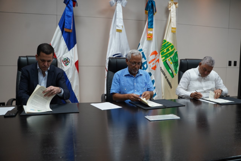 MINERD, OMSA E INTRANT FIRMAN ACUERDO PARA IMPLEMENTAR PLAN PILOTO DE MOVILIDAD ESCOLAR