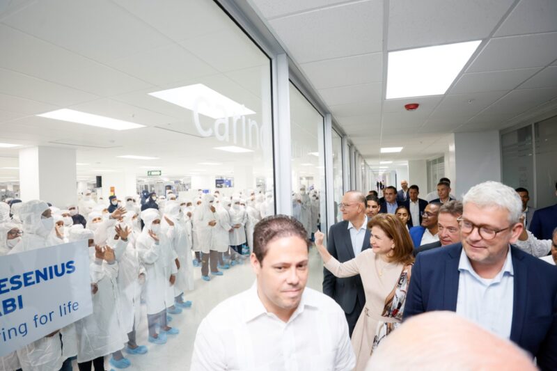 Vicepresidenta participa en inauguración cuarta planta fabricación dispositivos médicos