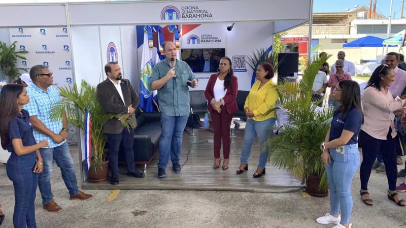 Senador José del Castillo rinde cuentas y solicita mayor presupuesto para Barahona