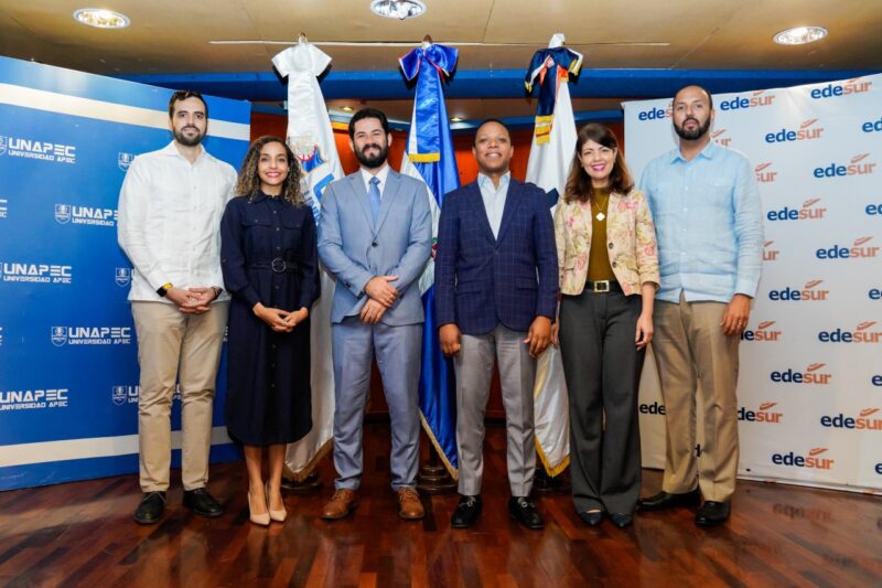 Edesur gradúa a 163 periodistas y comunicadores en “2do. Diplomado sobre el sector eléctrico” con aval de Unapec