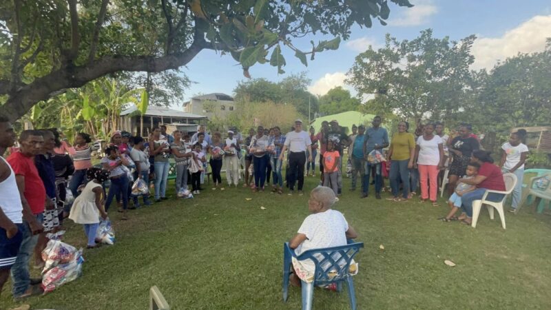 FUNCOMYSA reparte fundas de alimentos en sectores de Santo Domingo Norte 
