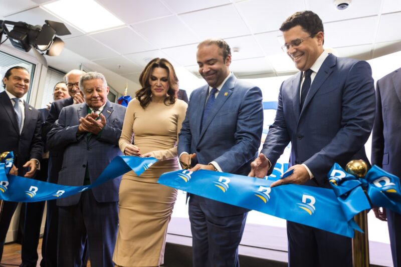 Banreservas inaugura oficina de representación en Madrid