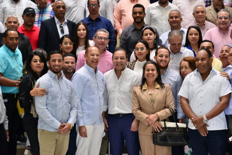 “Gobierno maneja de manera grosera presupuesto nacional comprando dirigentes del PLD” afirma Abel Martínez