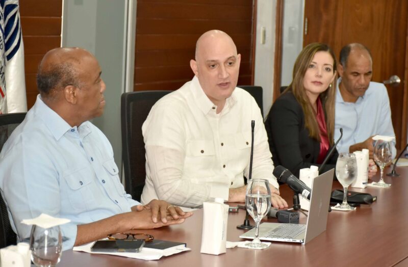 Ministerios de Economía y de Energía y Minas realizan encuentro de articulación sobre situación del sector eléctrico y las estrategias de generación 