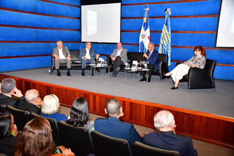 Manolo Pichardo presenta su libro “El desplazamiento del poder global: hacia un nuevo orden”