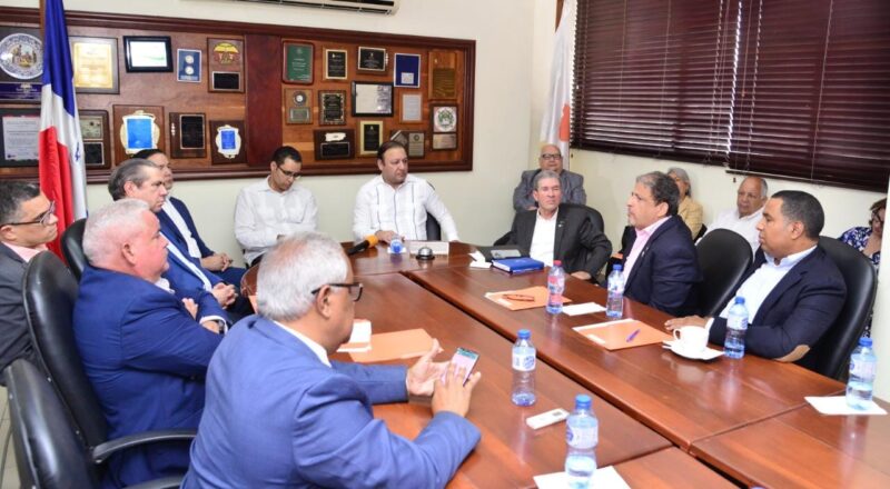 Abel Martínez sostiene encuentro con Anadegas