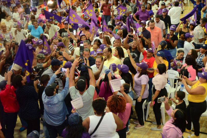 Abel Martínez: “Sacúdanse mujeres y rescatemos juntos a la República Dominicana”