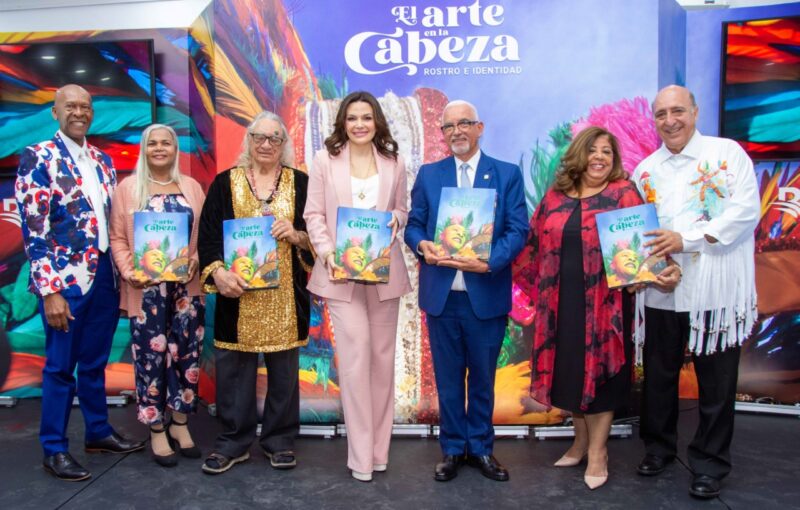 Banreservas presenta libro carnavalesco “El arte en la cabeza”