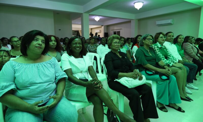 Fuerza del Pueblo promueve participación de mujeres en próximos certámenes electorales