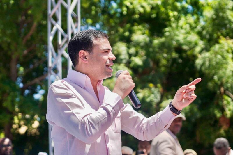 Roberto Ángel: “El presidente Abinader ha duplicado los esfuerzos para llevar las acciones sociales del gobierno a los más necesitados de RD”