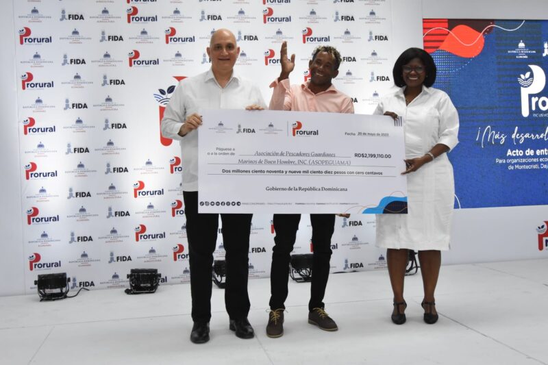 Gobierno dominicano entrega RD$15.8 millones a seis organizaciones económicas rurales de Dajabón, Montecristi y Santiago Rodríguez 