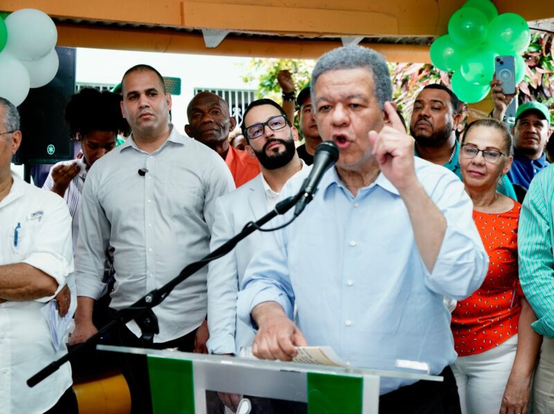 Leonel afirma este es un gobierno que da picazo y no construye nada