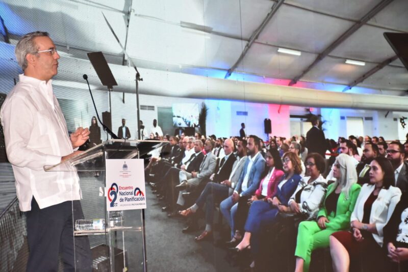 Presidente Abinader destaca prioridad de inversión pública en agua, vivienda, transporte y salud con más de RD$50 mil millones en 2023 