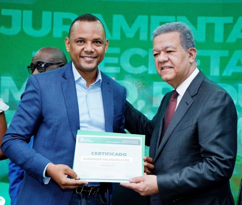 ALEXANDER VALENZUELA ES JURAMENTADO VICESECRETARIO DE MIPYME DE LA FP; ANUNCIA BUSCARÁ DIPUTACIÓN POR SAN JUAN