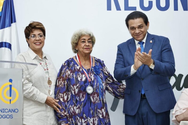 El Colegio Dominicano de Odontólogos distingue a servidores públicos con Medalla al Mérito