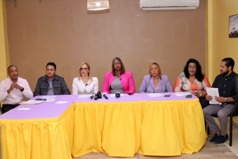 Regidores del PLD y FP cuestionan a Manuel de Jiménez de cometer un sin números de irregularidades en el ayuntamiento