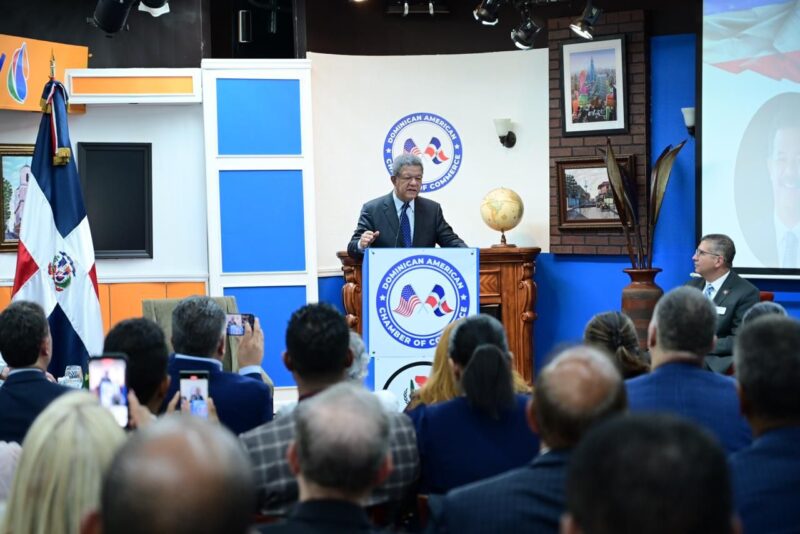 Leonel se reúne con Cámara Domínico Americana de Comercio en EEUU