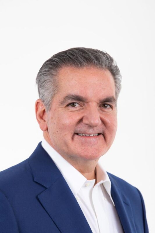 Neney Cabrera, solicita licencia como ministro, sin disfrute de sueldo, durante la precampaña electoral