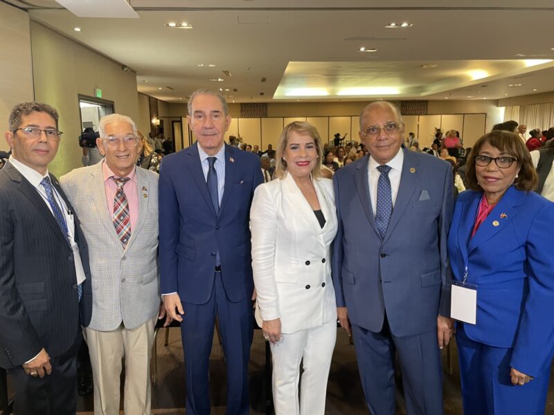 Franklin García Fermín exhorta a los notarios a seguir formándose al más alto nivel