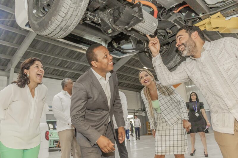 EDESUR empleará algunos vehículos eléctricos para ofrecer servicio a sus clientes