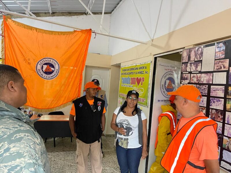 Alexandra Peña visita los tres Brazos en apoyo a moradores sector tras paso tormenta Franklin