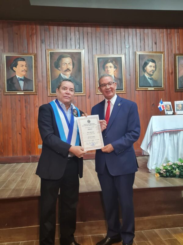 Eligen a René Fortunato miembro de honor del Instituto Duartiano
