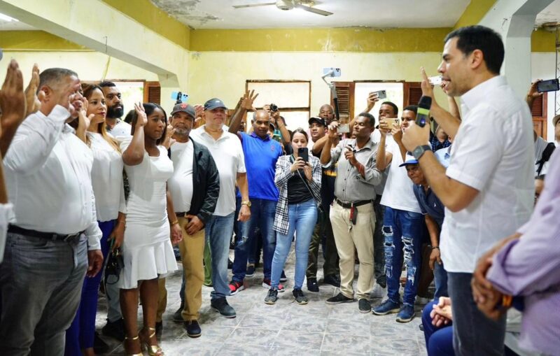 Unidad Externa con Luis juramenta exaspirante a Alcalde del PLD en Hato Mayor