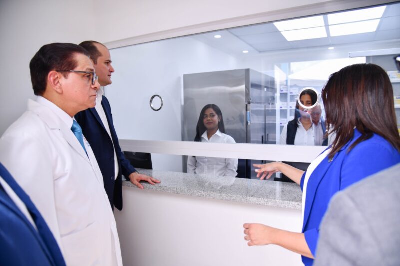 Ministerio de Salud Pública remodela y moderniza su farmacia de Medicamentos de Alto Costo del Robert Reid Cabral Continúa ampliando las facilidades para la provisión de fármacos a sus más de 16,530 pacientes, con una inversión de RD$8,000 millones