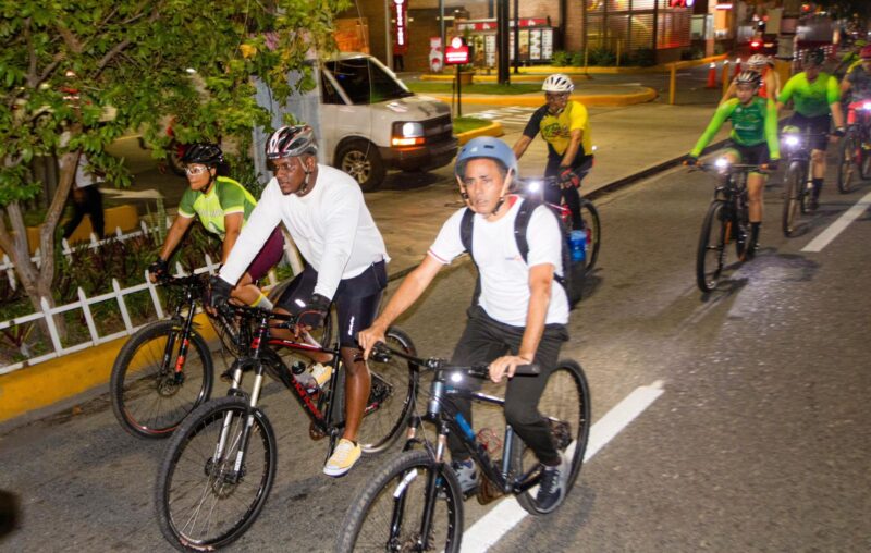 Edesur emplea ciclistas para llamar al ahorro de energía con motivo al mes de la movilidad sostenible