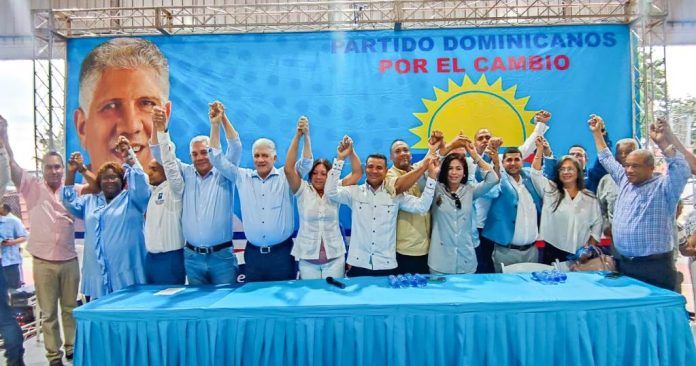 Eduardo Estrella dice trabajan sin descanso para que el presidente Abinader siga cuatro años más en favor de Santiago y el país