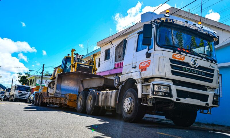 Obras Públicas instaló por 45 días sus equipos en trabajo continuo en el municipio Sabana Grande de Boyá
