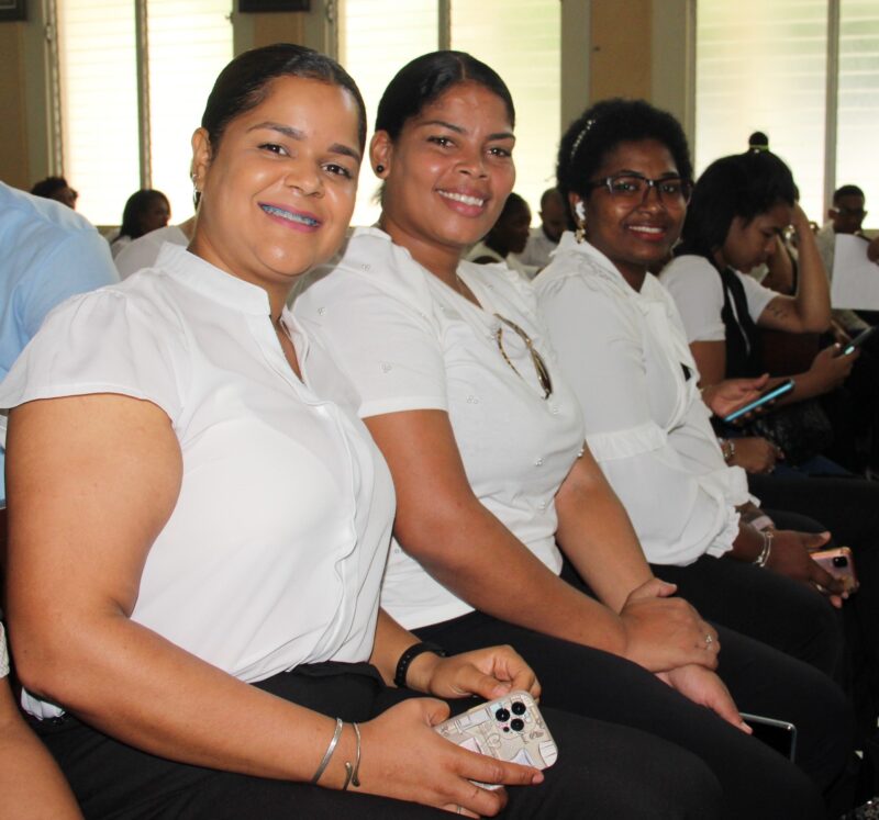 UCSD, MESCyT y el ITSC entregan 252 becas a estudiantes para que continúen su desarrollo profesional a nivel universitario