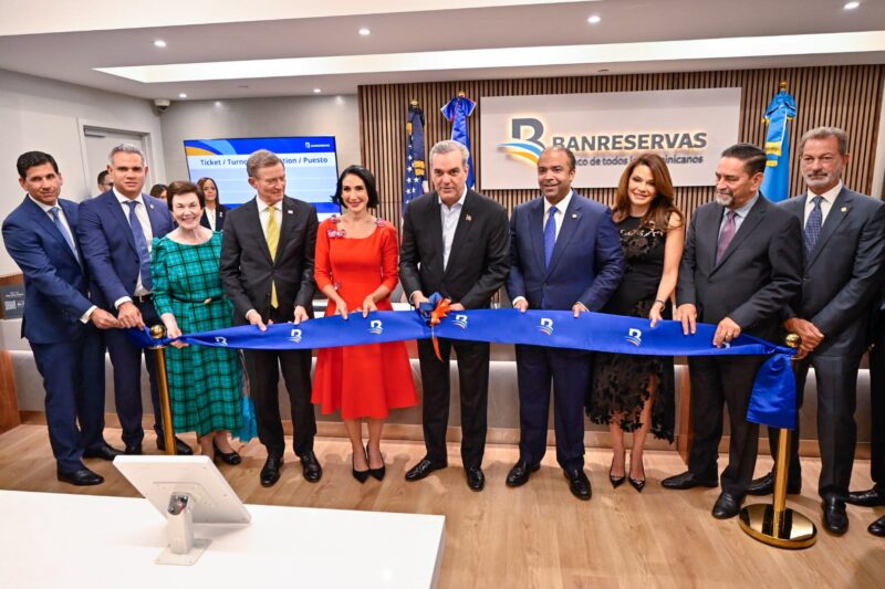 Presidente Abinader inaugura oficina de Banreservas en Nueva York