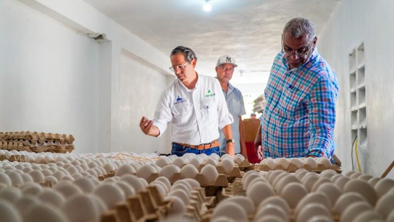 Inespre inicia compra de pollos y huevos a productores de Dajabón afectados por el cierre de la frontera