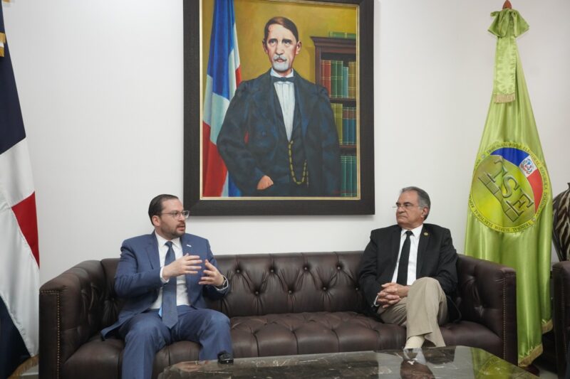 PRESIDENTE TSE DICE PARTICIPACIÓN DE JÓVENES EN POLÍTICA Y PROCESOS ELECTORALES SON FACTORES FUNDAMENTALES PARA FORTALECER SISTEMA DE PARTIDOS POLÍTICOS Y CONSOLIDAR DEMOCRACIA