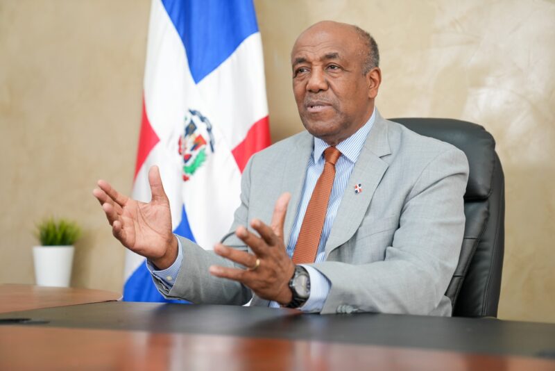 Ministro Almonte llama a la moderación en el consumo de energía