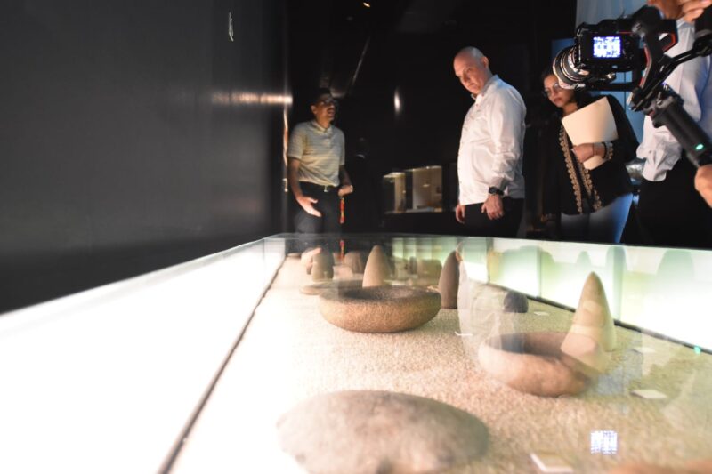 Ministro de Economía afirma en Santiago visitas en los territorios obedece a que el Gobierno cree en la territorialización de las políticas públicas 